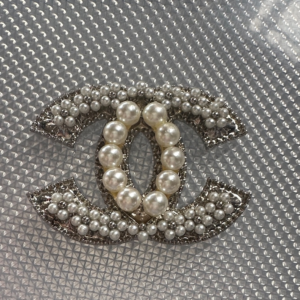 Elegant  Pearl and Silver Brooch